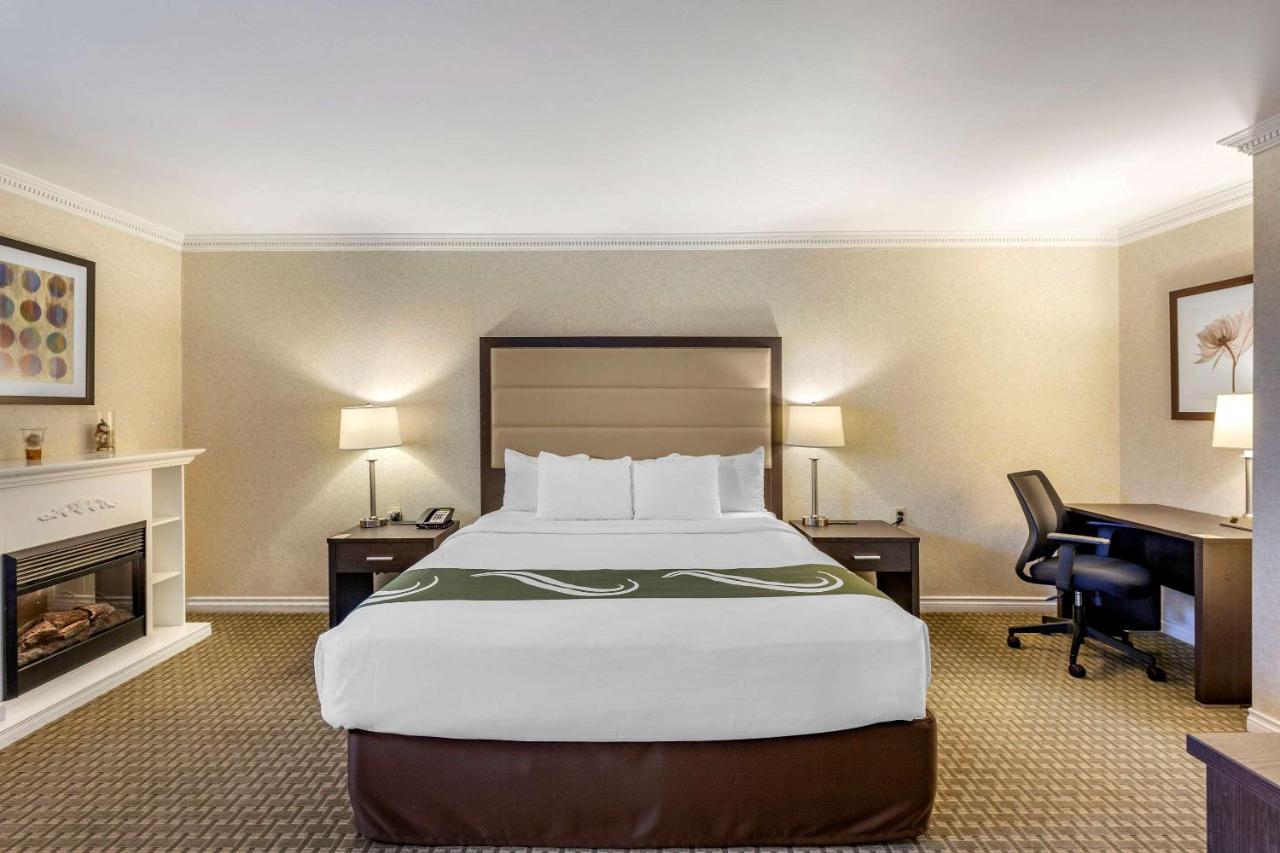Quality Inn Airport West Mississauga Buitenkant foto