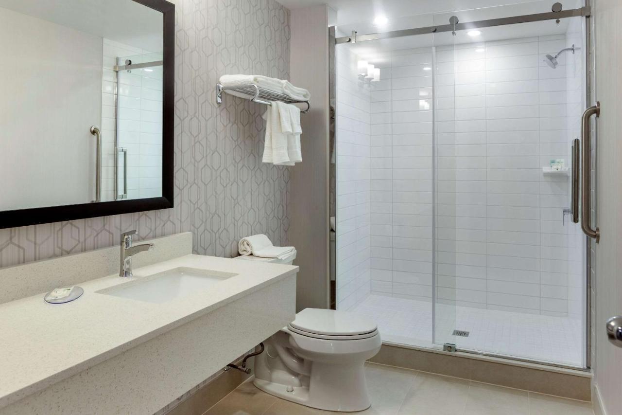 Quality Inn Airport West Mississauga Buitenkant foto